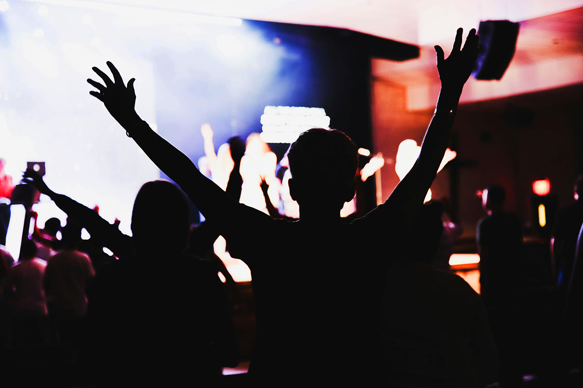 head-to-heart-restoration-ministry-anxiety-article-image-of-an-people-during-worship