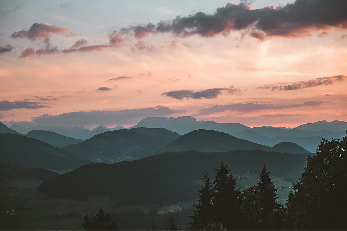 head-to-heart-restoration-ministry-grief-article-image-of-a-sunset-behind-a-mountain-range-with-some-trees